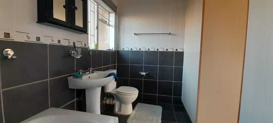 To Let 2 Bedroom Property for Rent in Flamwood North West